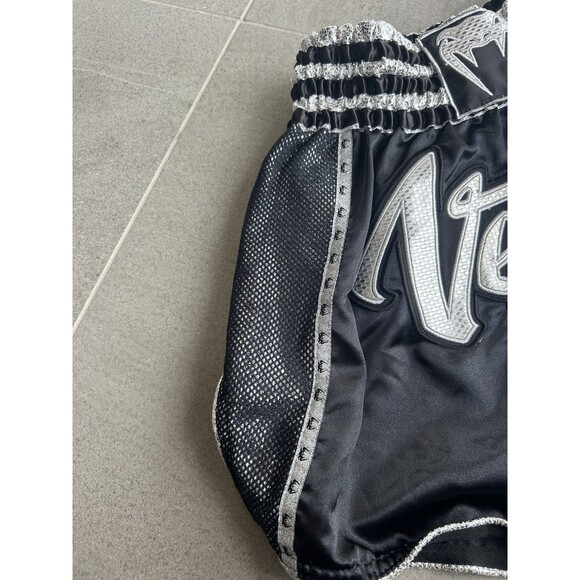 Venum Muay Tai Shorts Men's Size L Large MMA Fighter Absolute 2.0 - Picture 3 of 10